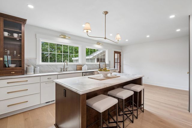2 Gadsden Street B, Charleston, SC 29401