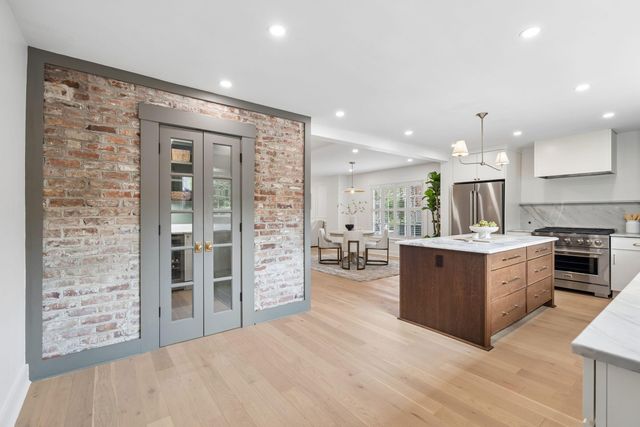 2 Gadsden Street B, Charleston, SC 29401