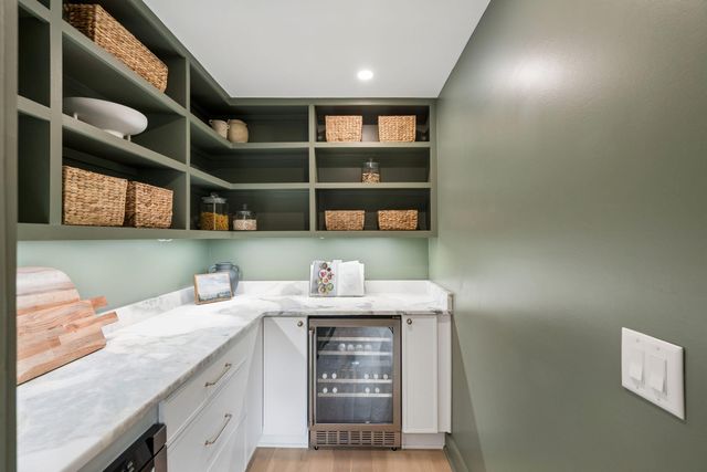 2 Gadsden Street B, Charleston, SC 29401