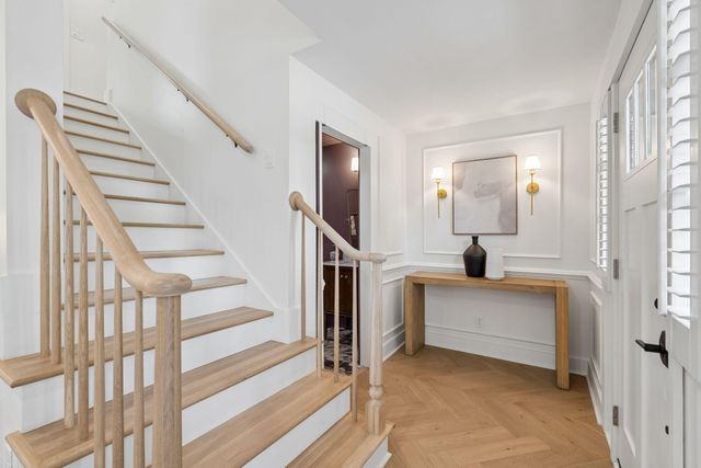 2 Gadsden Street B, Charleston, SC 29401