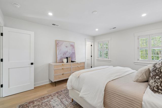 2 Gadsden Street B, Charleston, SC 29401