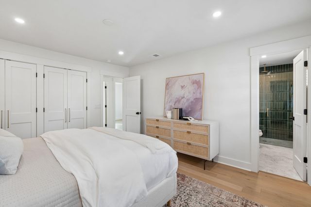 2 Gadsden Street B, Charleston, SC 29401