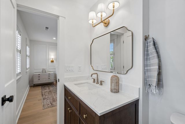 2 Gadsden Street B, Charleston, SC 29401