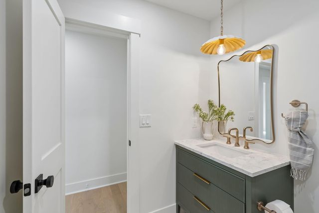 2 Gadsden Street B, Charleston, SC 29401
