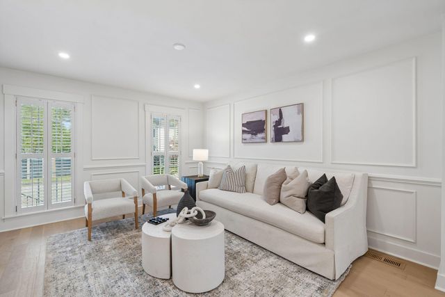 2 Gadsden Street B, Charleston, SC 29401