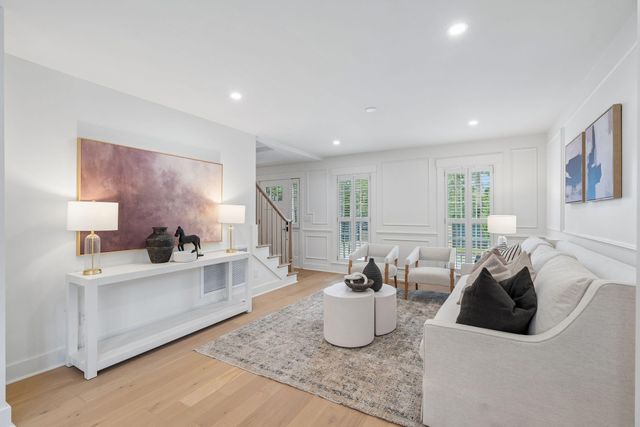 2 Gadsden Street B, Charleston, SC 29401