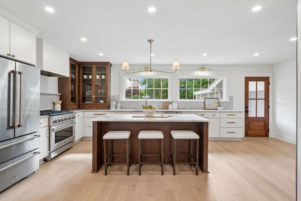 2 Gadsden Street B, Charleston, SC 29401