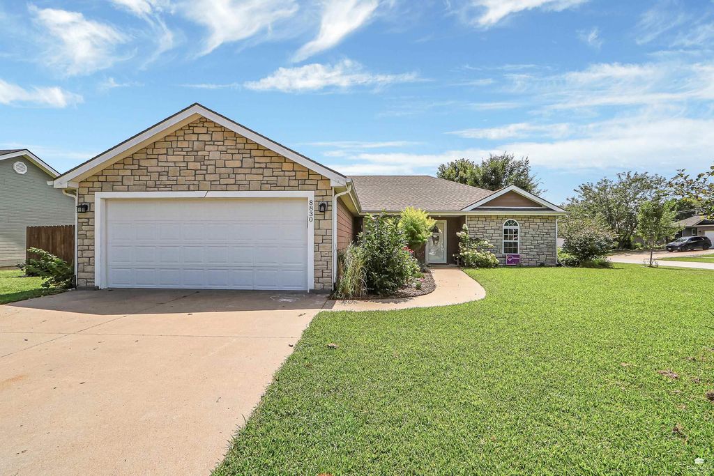 8830 Elderberry Run, Manhattan, KS 66502