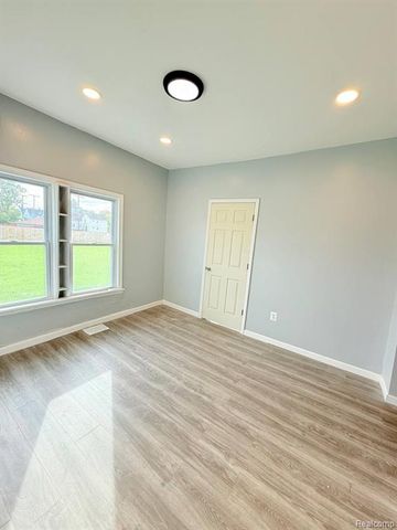 5041 Edwin Street, Hamtramck, MI 48212