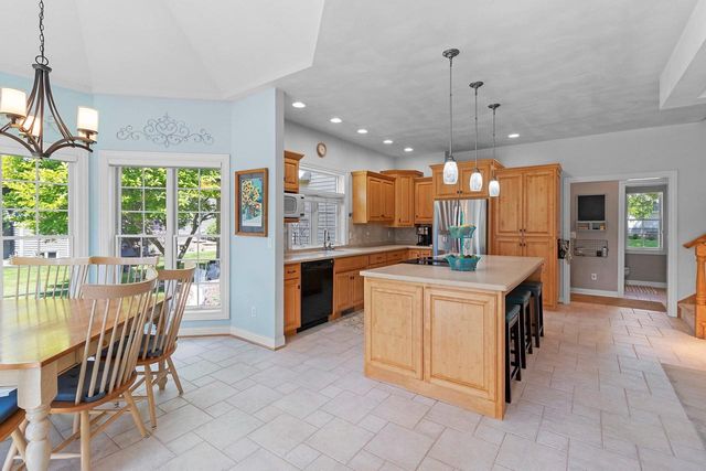 421 E SHEFFIELD LANE, Appleton, WI 54913