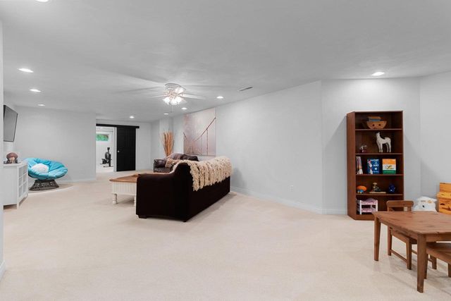421 E SHEFFIELD LANE, Appleton, WI 54913
