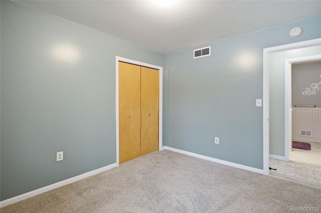 6522 Riverdale Road, Hamburg Township, MI 48189