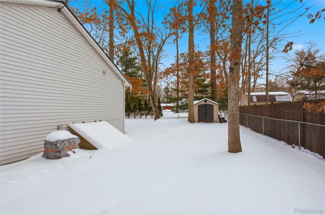 6522 Riverdale Road, Hamburg Township, MI 48189