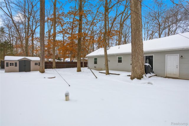 6522 Riverdale Road, Hamburg Township, MI 48189