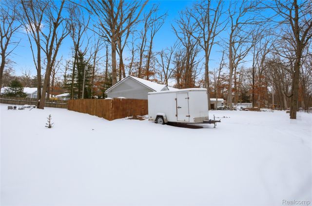 6522 Riverdale Road, Hamburg Township, MI 48189