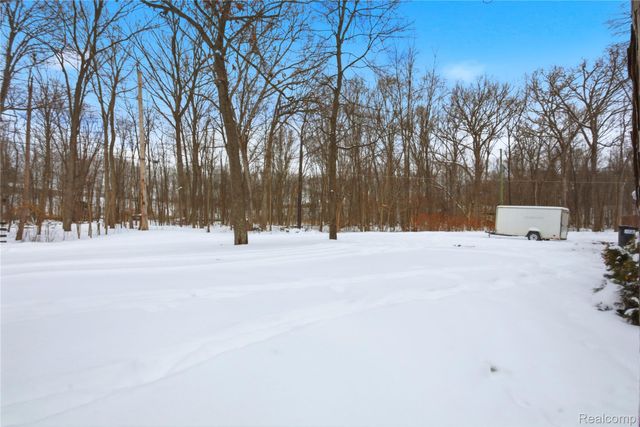 6522 Riverdale Road, Hamburg Township, MI 48189