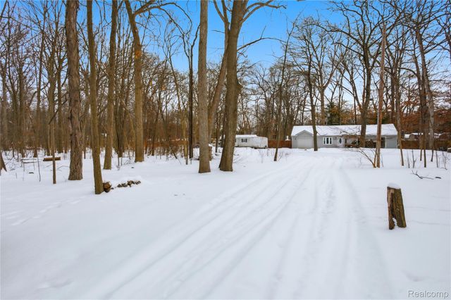 6522 Riverdale Road, Hamburg Township, MI 48189