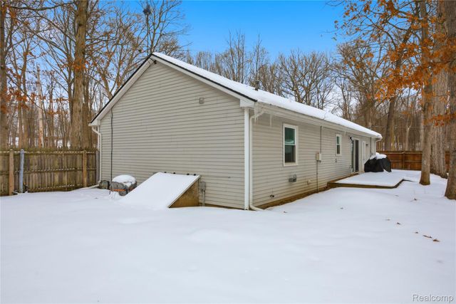 6522 Riverdale Road, Hamburg Township, MI 48189
