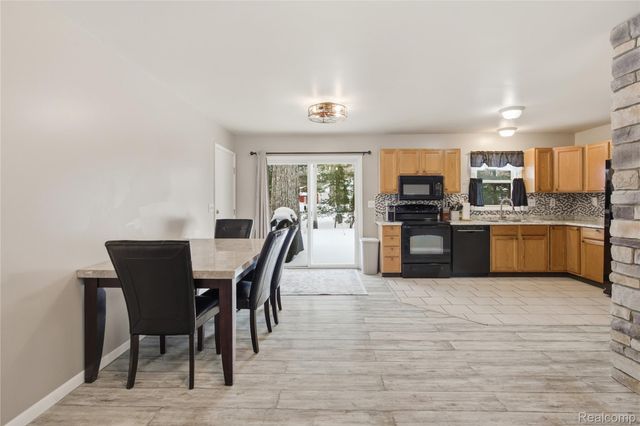 6522 Riverdale Road, Hamburg Township, MI 48189