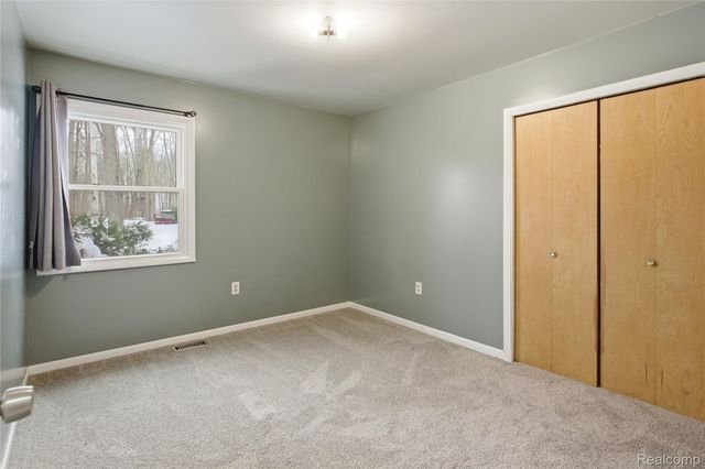 6522 Riverdale Road, Hamburg Township, MI 48189