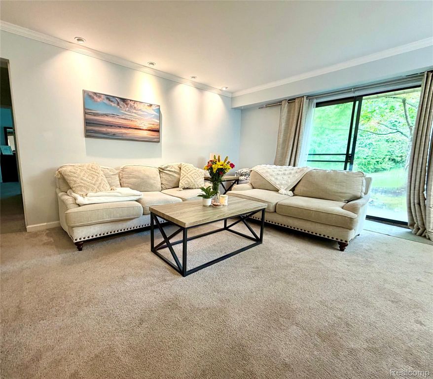 3925 Lone Pine Road 100, West Bloomfield Charter Township, MI 48323