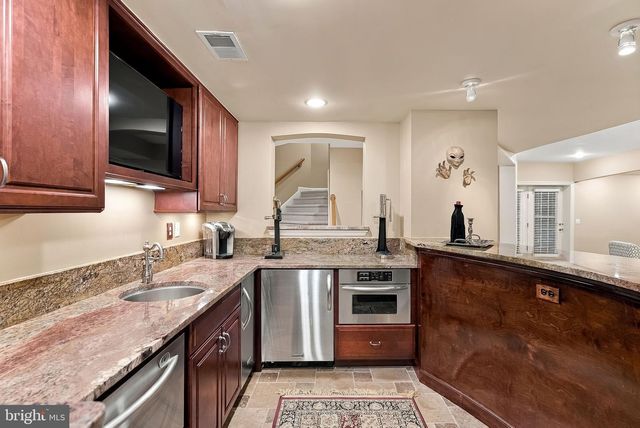 18205 SHINNIECOCK HILLS, Leesburg, VA 20176