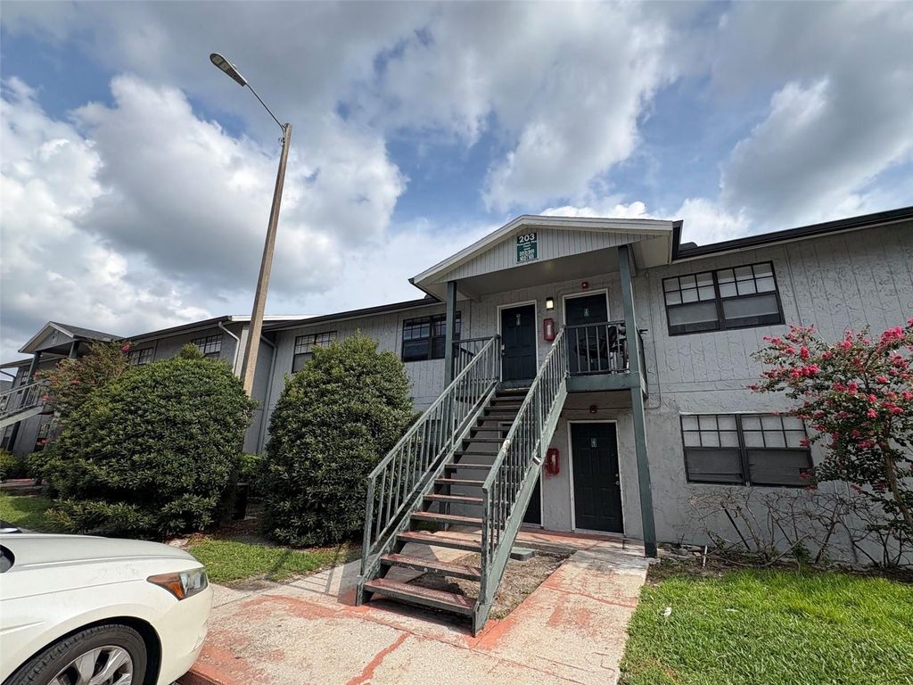 203 POINSETTIA PINE COURT 102, Tampa, FL 33612