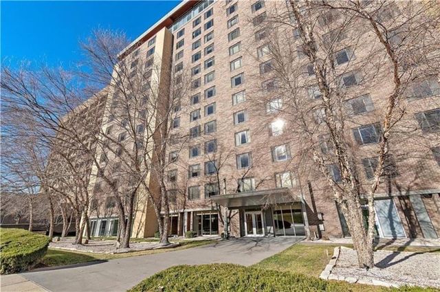 600 E 8th Street 6N, Kansas City, MO 64106