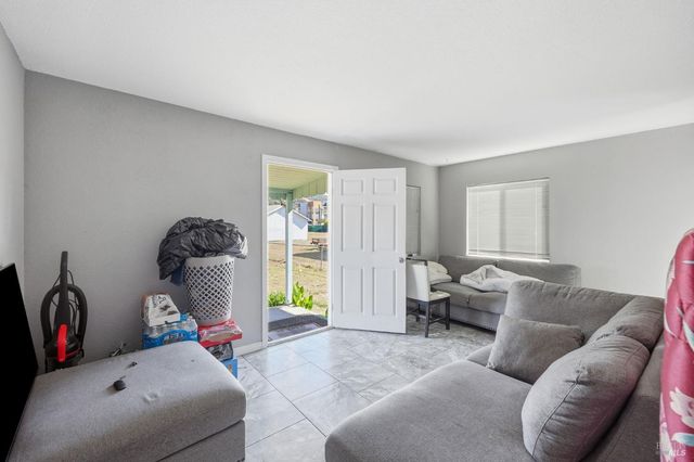 2735 Petaluma Hill Rd, Santa Rosa, CA 95404