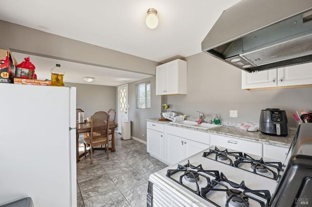 2735 Petaluma Hill Rd, Santa Rosa, CA 95404