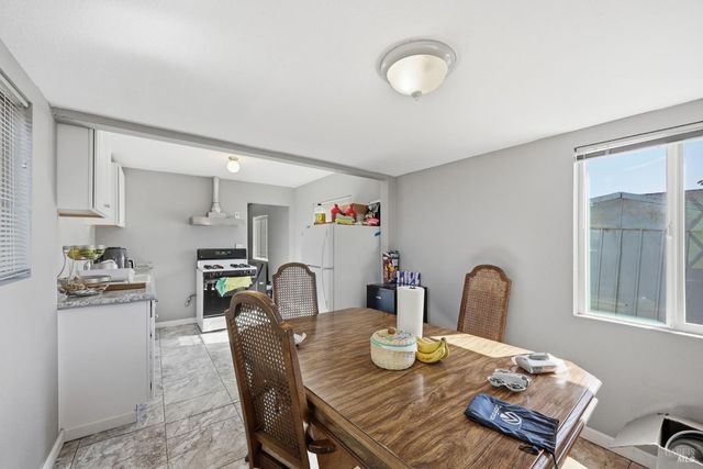 2735 Petaluma Hill Rd, Santa Rosa, CA 95404