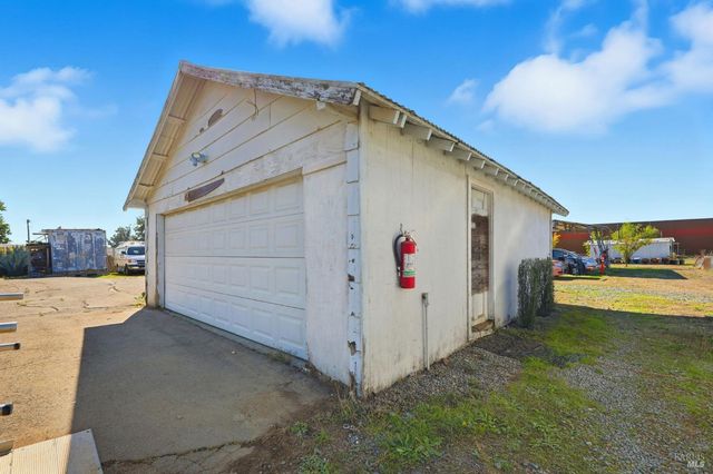 2735 Petaluma Hill Rd, Santa Rosa, CA 95404