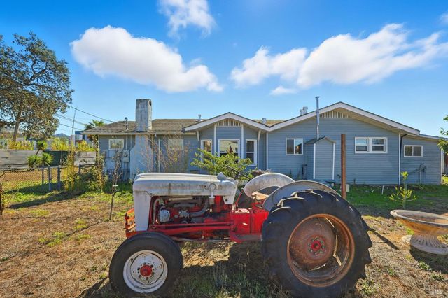 2735 Petaluma Hill Rd, Santa Rosa, CA 95404