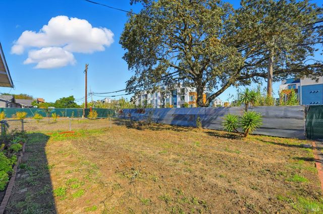 2735 Petaluma Hill Rd, Santa Rosa, CA 95404