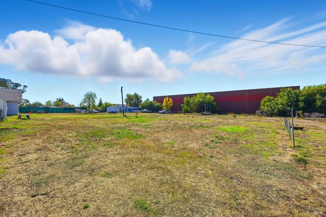 2735 Petaluma Hill Rd, Santa Rosa, CA 95404