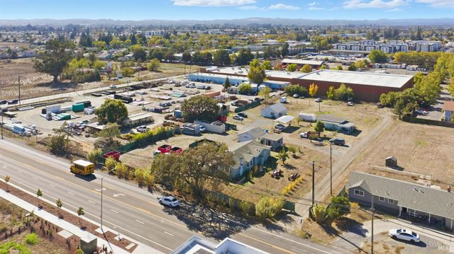 2735 Petaluma Hill Rd, Santa Rosa, CA 95404