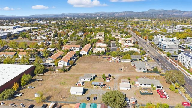 2735 Petaluma Hill Rd, Santa Rosa, CA 95404