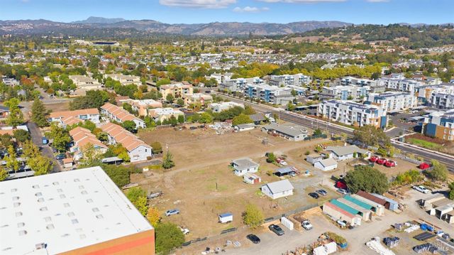 2735 Petaluma Hill Rd, Santa Rosa, CA 95404