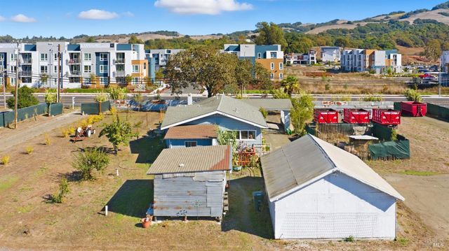 2735 Petaluma Hill Rd, Santa Rosa, CA 95404