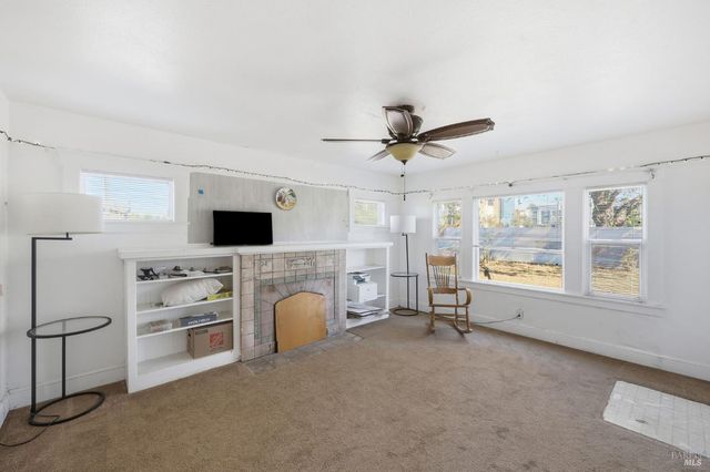 2735 Petaluma Hill Rd, Santa Rosa, CA 95404