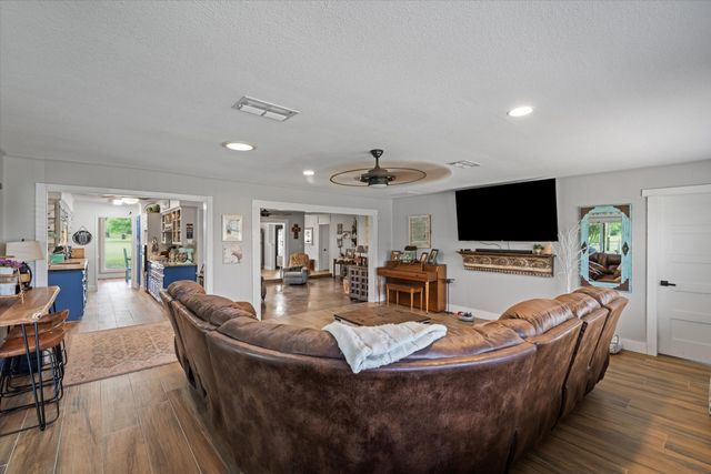 362 Vz County Road 3404, Wills Point, TX 75169