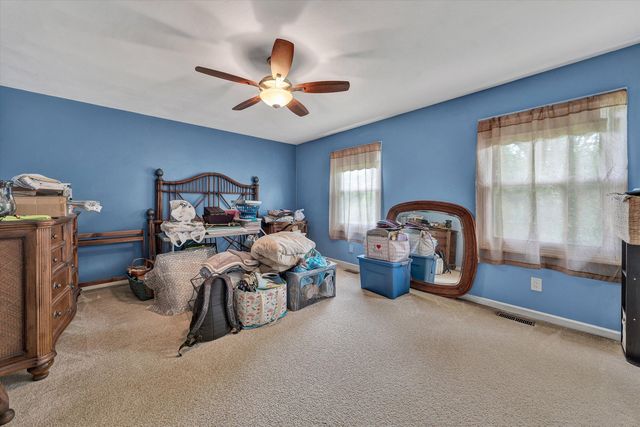 1182 Knollwood DR, Troutville, VA 24175