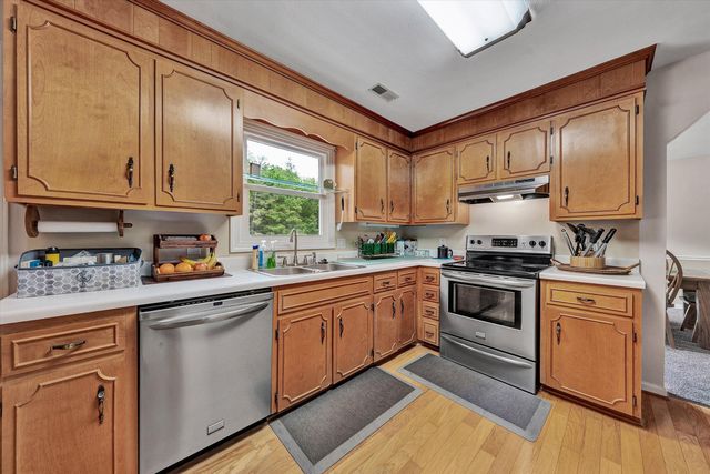 1182 Knollwood DR, Troutville, VA 24175