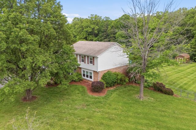 1182 Knollwood DR, Troutville, VA 24175