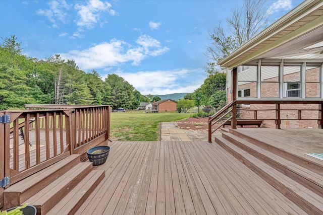 1182 Knollwood DR, Troutville, VA 24175