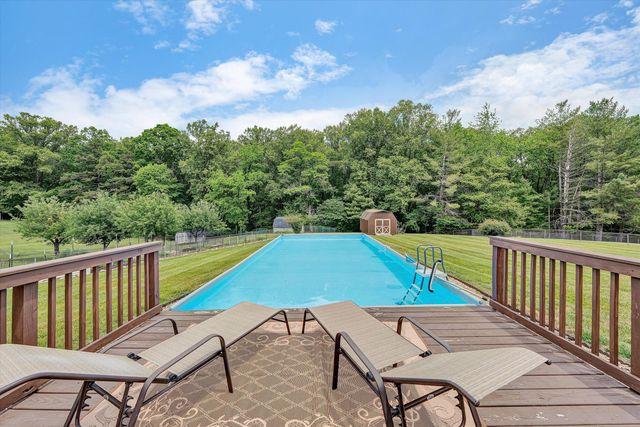 1182 Knollwood DR, Troutville, VA 24175