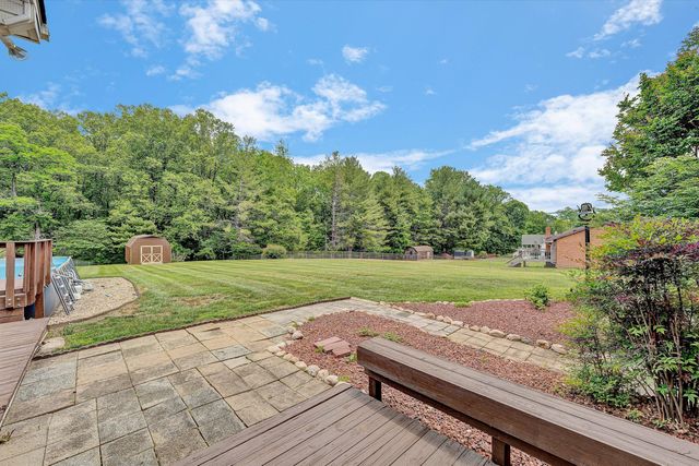 1182 Knollwood DR, Troutville, VA 24175