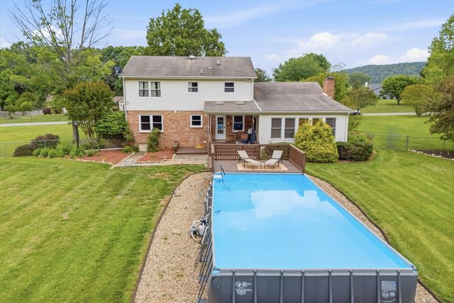 1182 Knollwood DR, Troutville, VA 24175