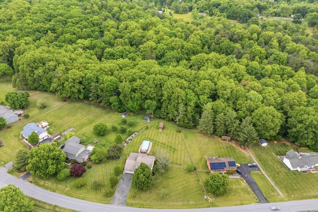 1182 Knollwood DR, Troutville, VA 24175