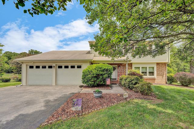 1182 Knollwood DR, Troutville, VA 24175